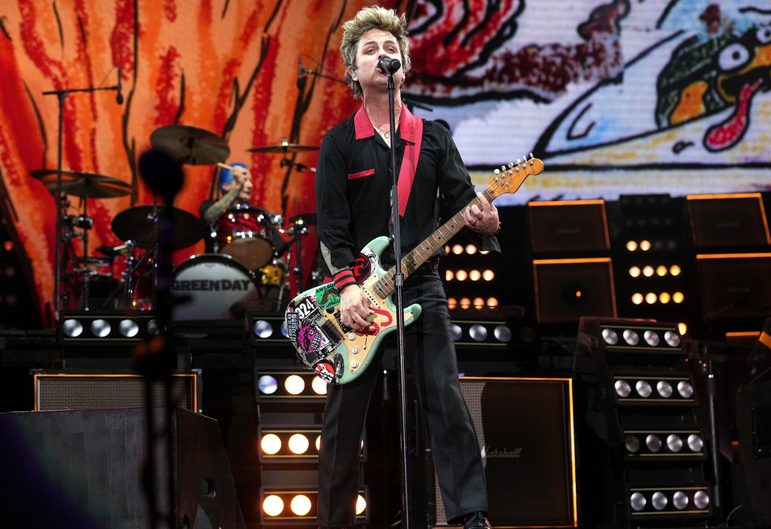 超级碗LX：绿日乐队“MAGA”风波，体育与政治的博弈