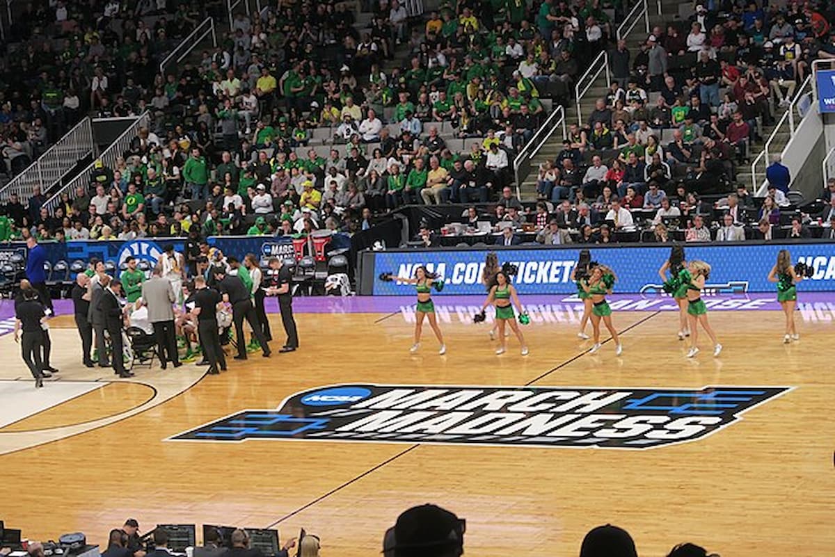 NCAA疯狂三月32强战：周日焦点对决深度解析与投注指南