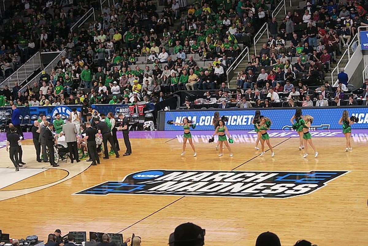 疯狂三月四强激战：康涅狄格逆转晋级，赔率深度解析与投注指南