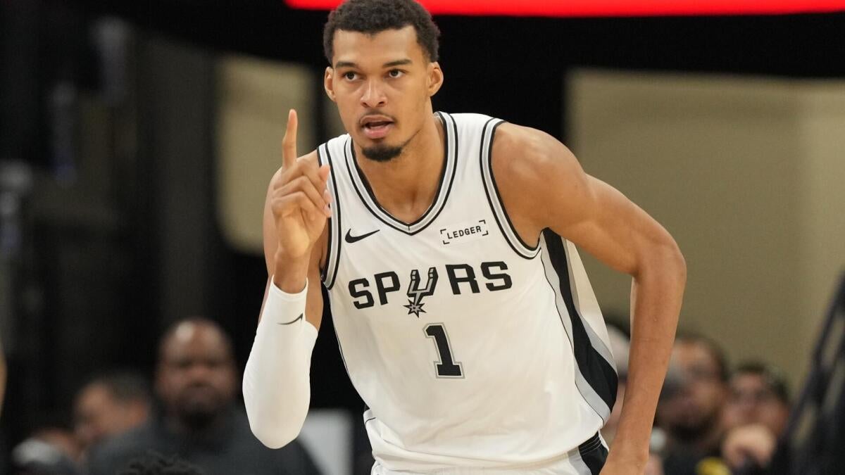 尼克斯VS马刺：NBA杯决赛复仇战，谁能主宰西部？