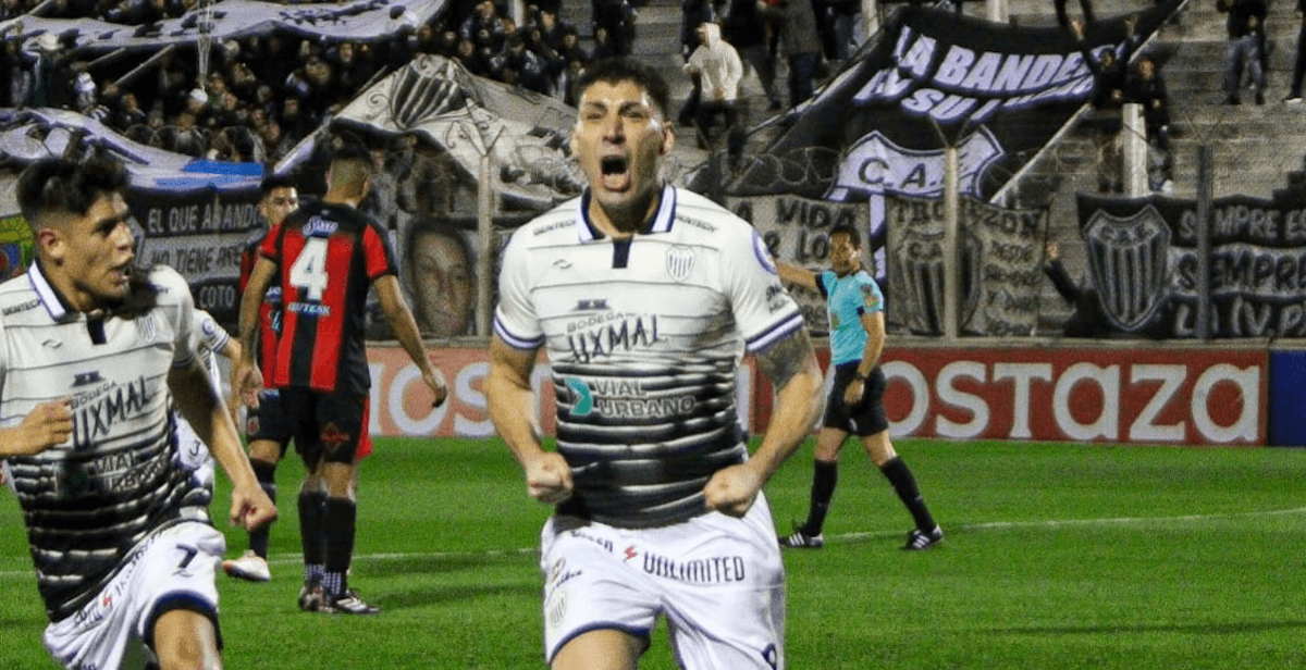 阿根廷杯：河床独立主场迎战大学生，谁能先拔头筹？