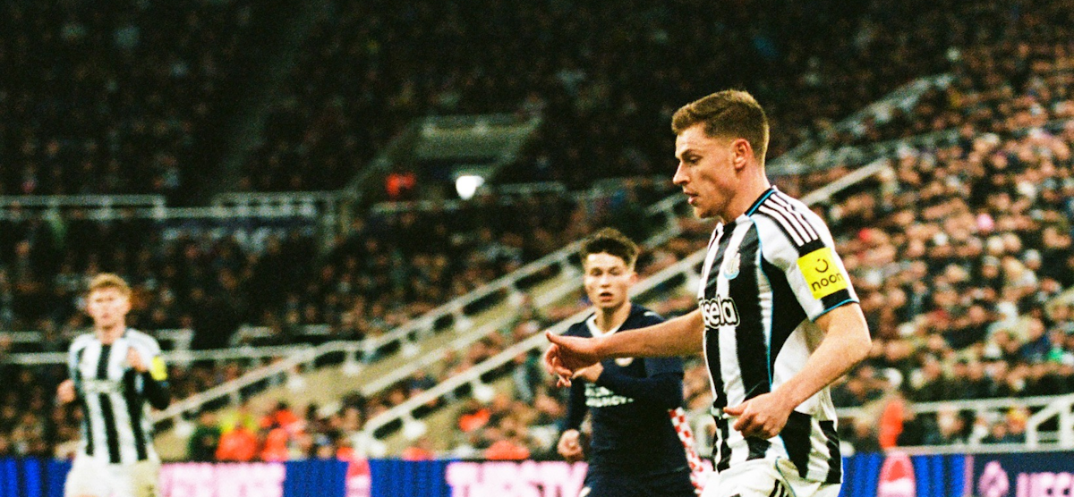 英超焦点：纽卡斯尔vs阿斯顿维拉，欧洲席位争夺战深度解析