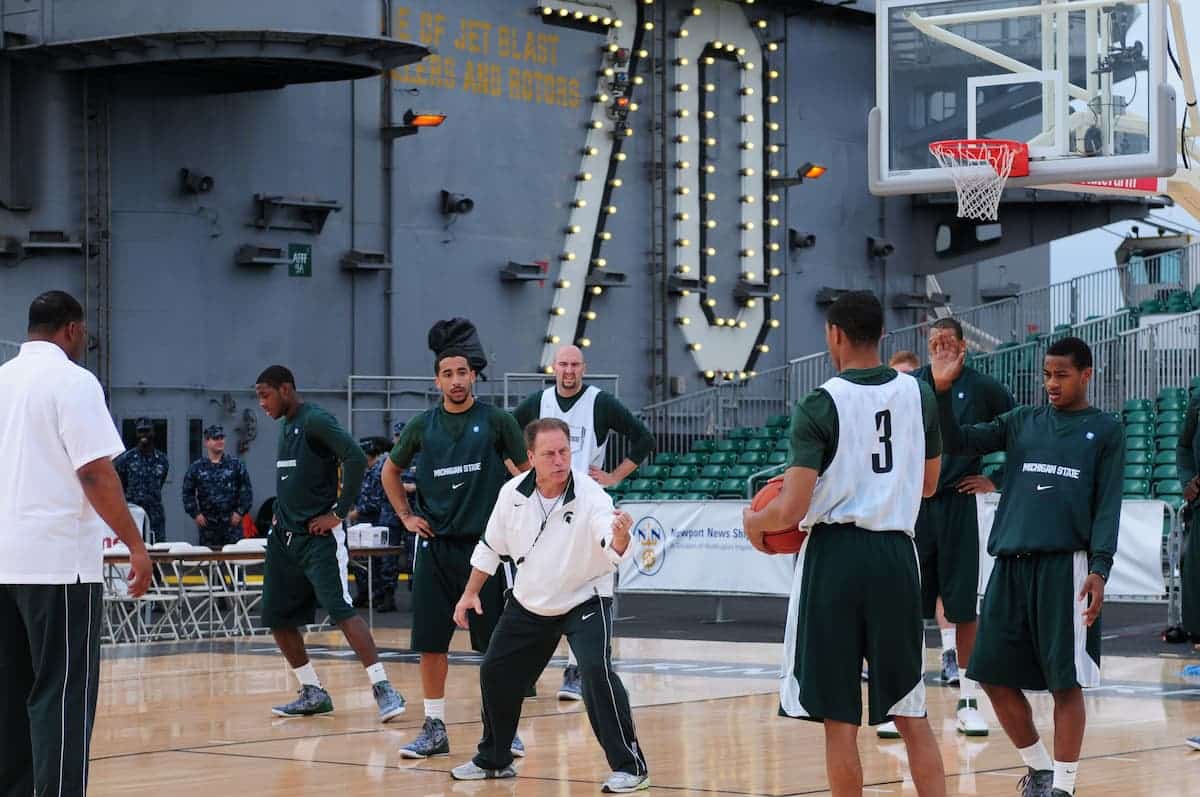 NCAA甜蜜十六强:密歇根州大VS康涅狄格,豪门对决前瞻 NCAA甜蜜十六强:密歇根州大VS康涅狄格,豪门对决前瞻