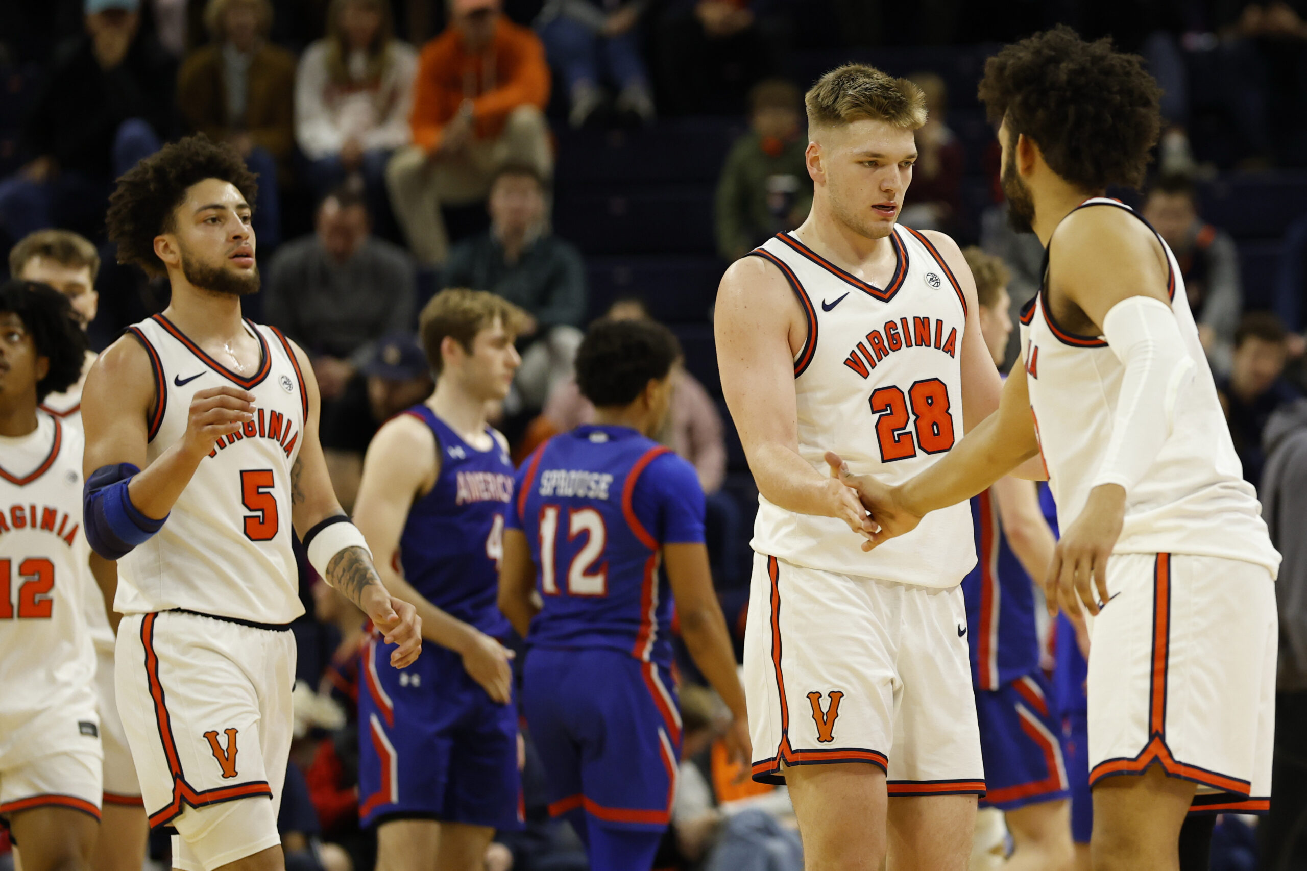 NCAA弗吉尼亚德比：客场强队VS主场不败，ACC揭幕战投注深度解析