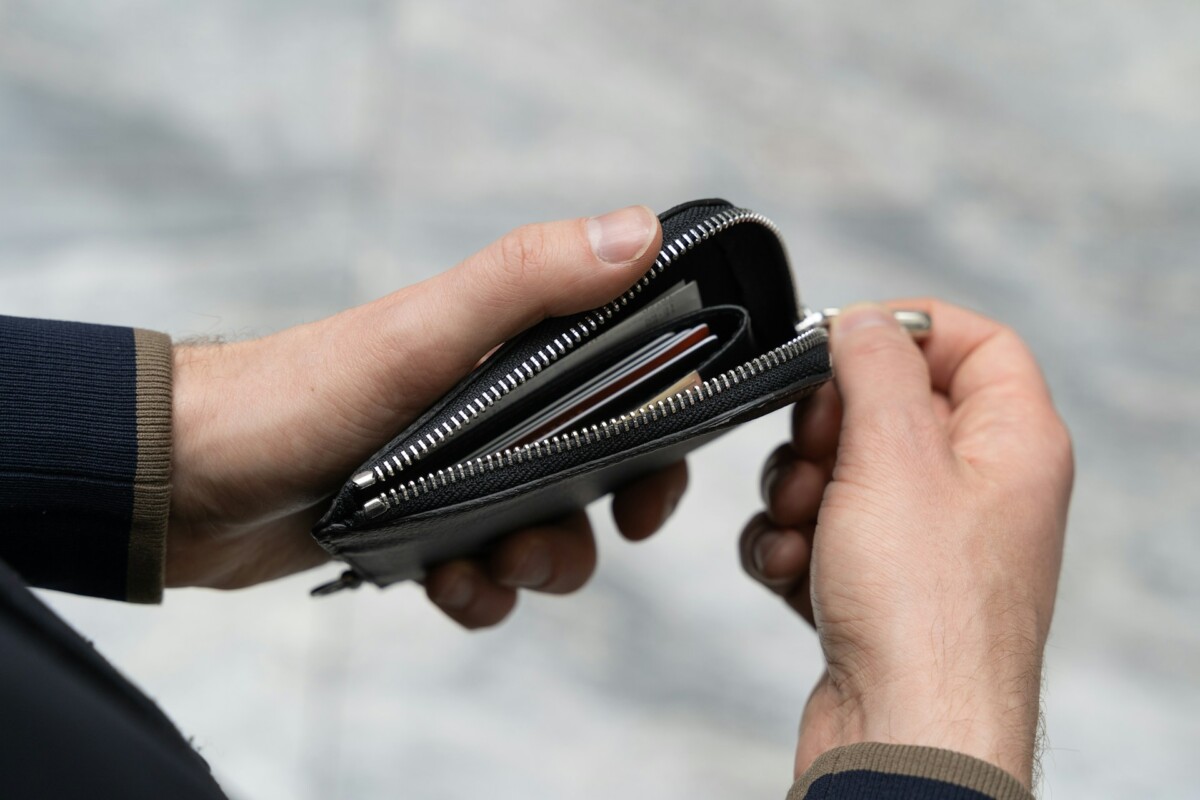 印尼反赌风暴升级：数万银行账户被冻结，巴厘岛突袭抓捕39名外国人