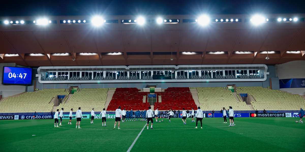 欧冠淘汰赛烽烟再起：四场焦点战深度解析