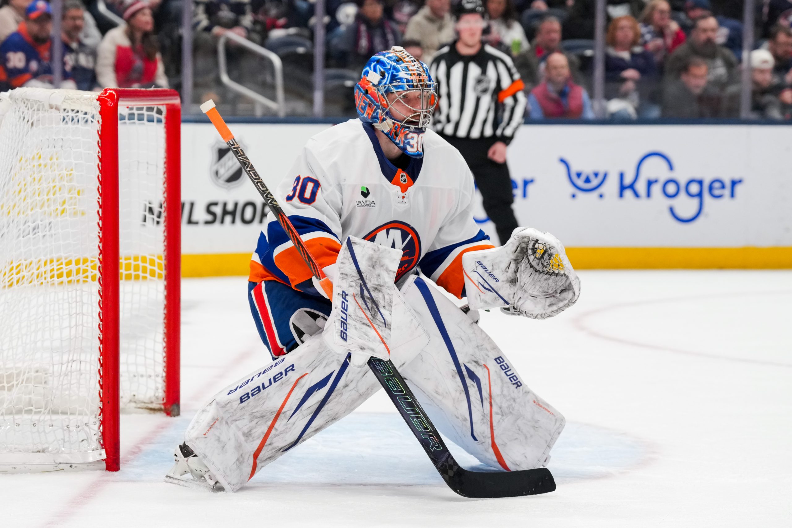 NHL冰球前瞻：岛人vs蓝调门神对决，小球策略深度解析