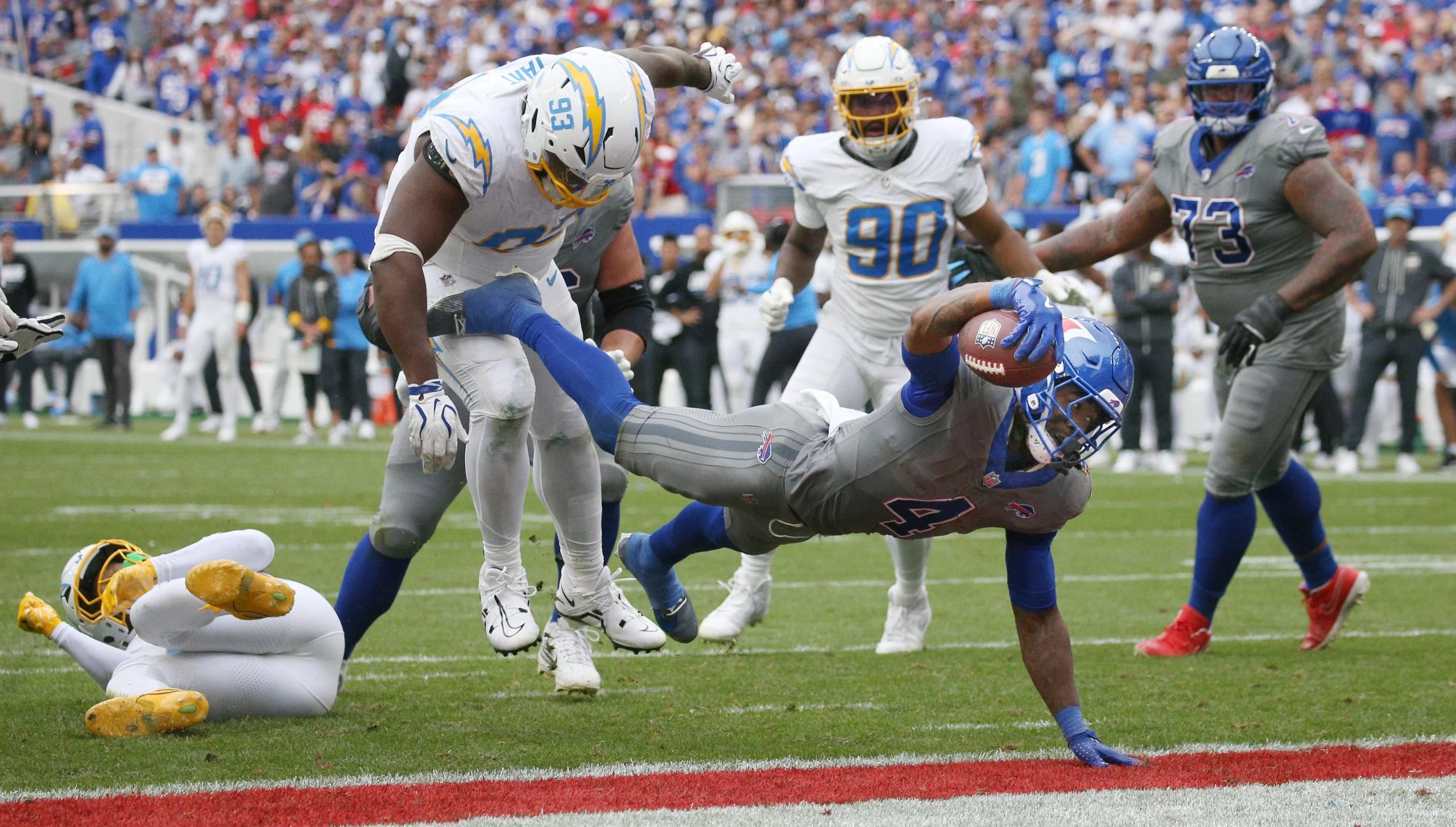 NFL前瞻:比尔斯不败金身迎战爱国者,深度盘口分析与投注策略 NFL前瞻:比尔斯不败金身迎战爱国者,深度盘口分析与投注策略