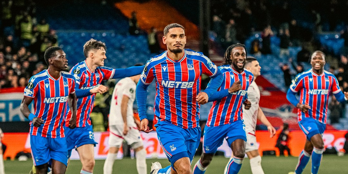 曼联迎战水晶宫:老特拉福德再燃战火,争四关键一役 曼联迎战水晶宫:老特拉福德再燃战火,争四关键一役