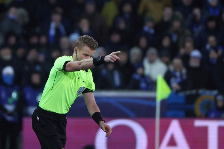 VAR权力再扩充:角球、黄牌、时间管理新规震动足坛 VAR权力再扩充:角球、黄牌、时间管理新规震动足坛