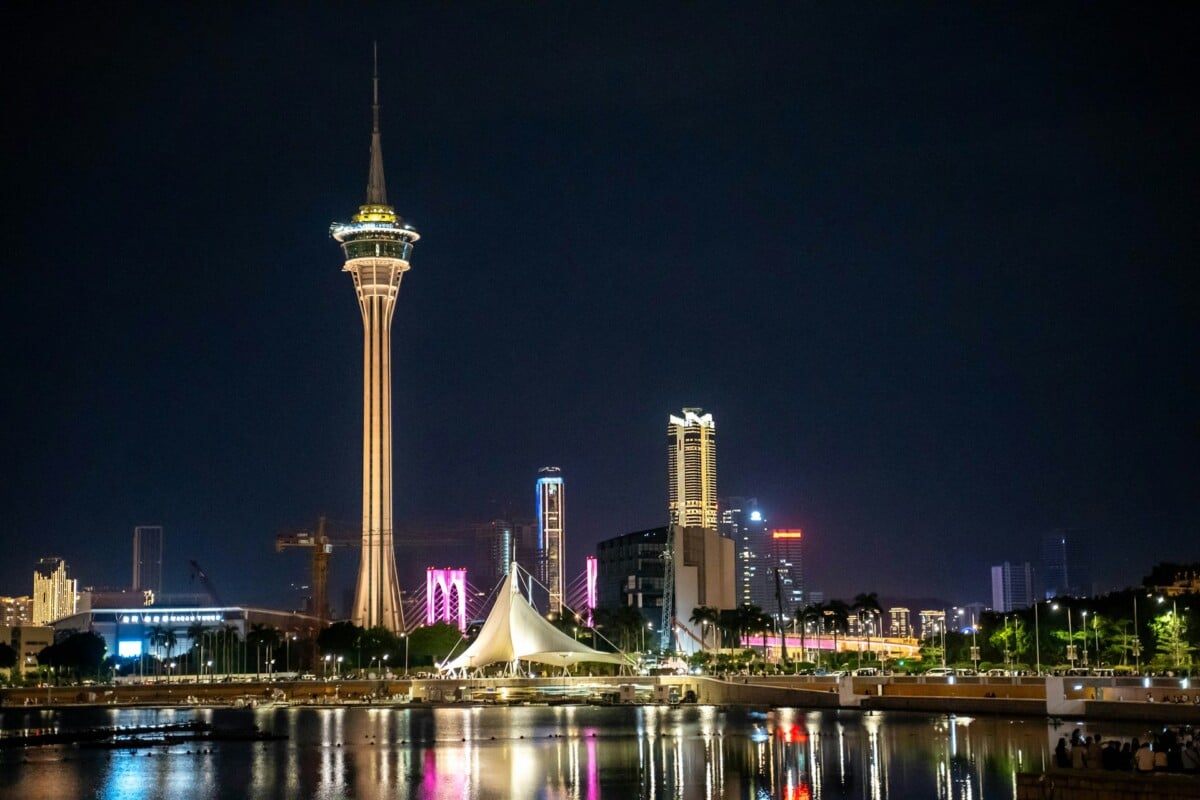 澳门“赌神”骗局曝光：假富豪真老千，边境落网！