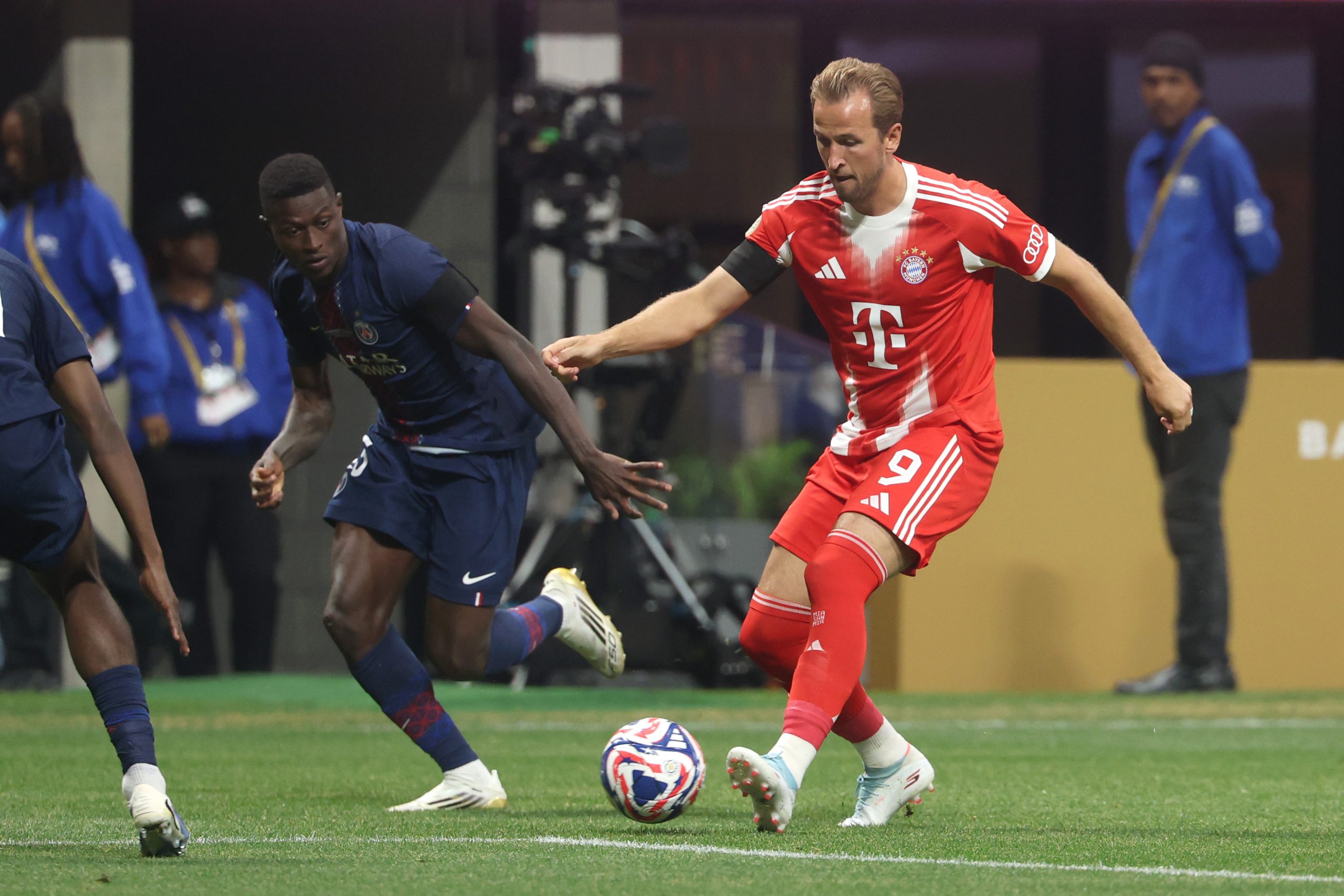 欧冠焦点战：AI模型力挺皇马主胜，深度解析拜仁对决