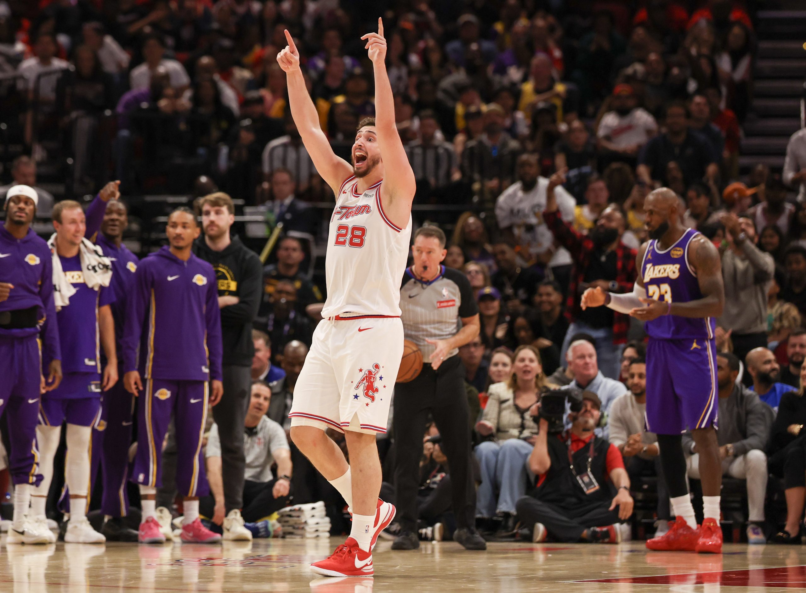 2026 NBA季后赛首轮：湖人火箭对决，伤病潮下湖人能否爆冷？