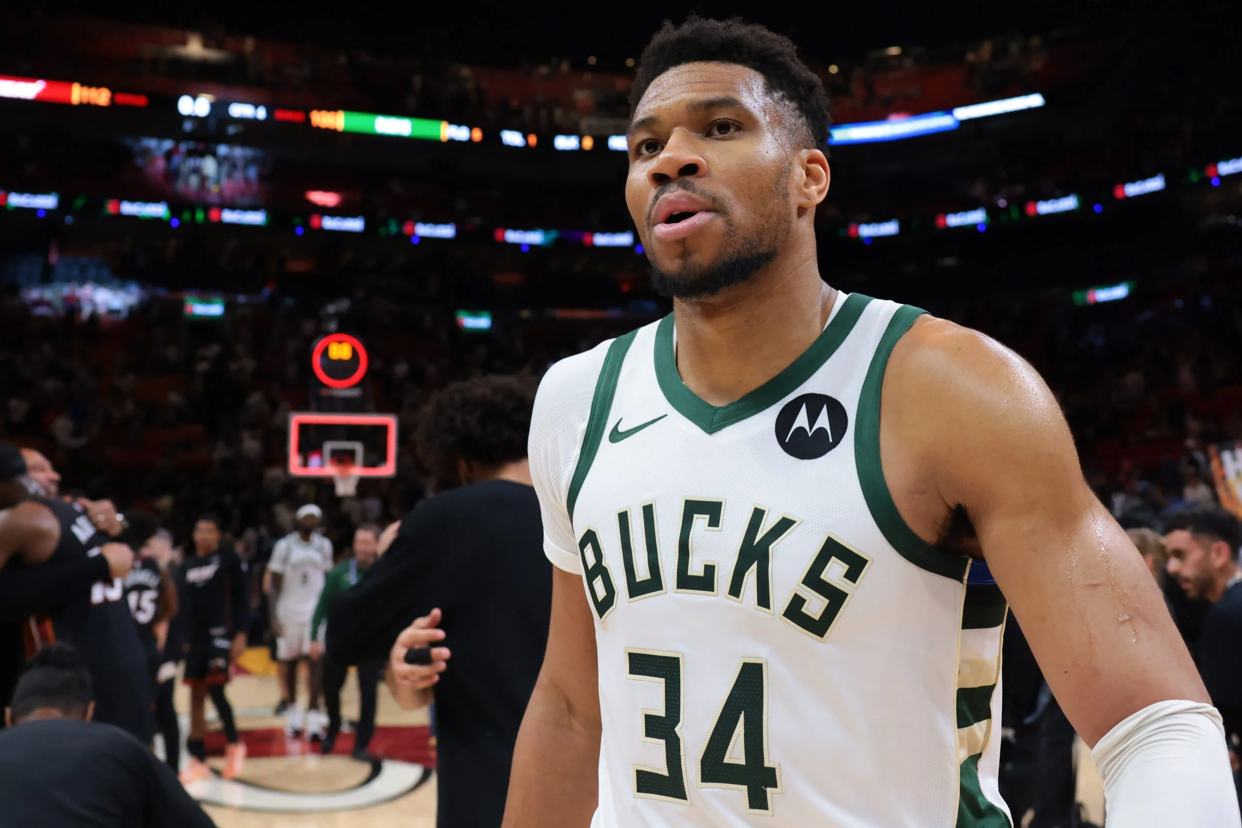 字母哥重磅加盟热火,2027年NBA总冠军赔率瞬间腰斩! 字母哥重磅加盟热火,2027年NBA总冠军赔率瞬间腰斩!