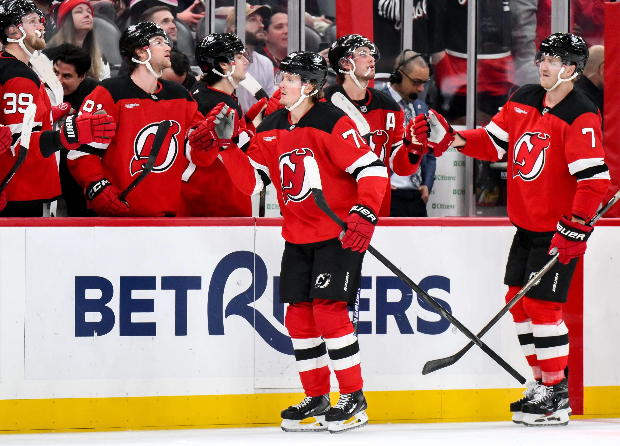 NHL冰球前瞻:魔鬼vs红翼,体能战决定胜负? NHL冰球前瞻:魔鬼vs红翼,体能战决定胜负?