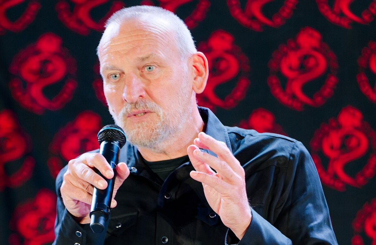 《神秘博士》演员克里斯托弗·埃克莱斯顿加入呼吁禁止英国博彩广告的行列