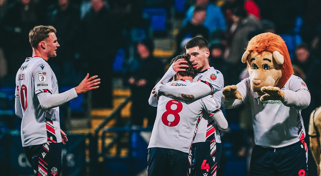 英甲新年大战：唐卡斯特vs博尔顿，冲超与保级悬念揭晓