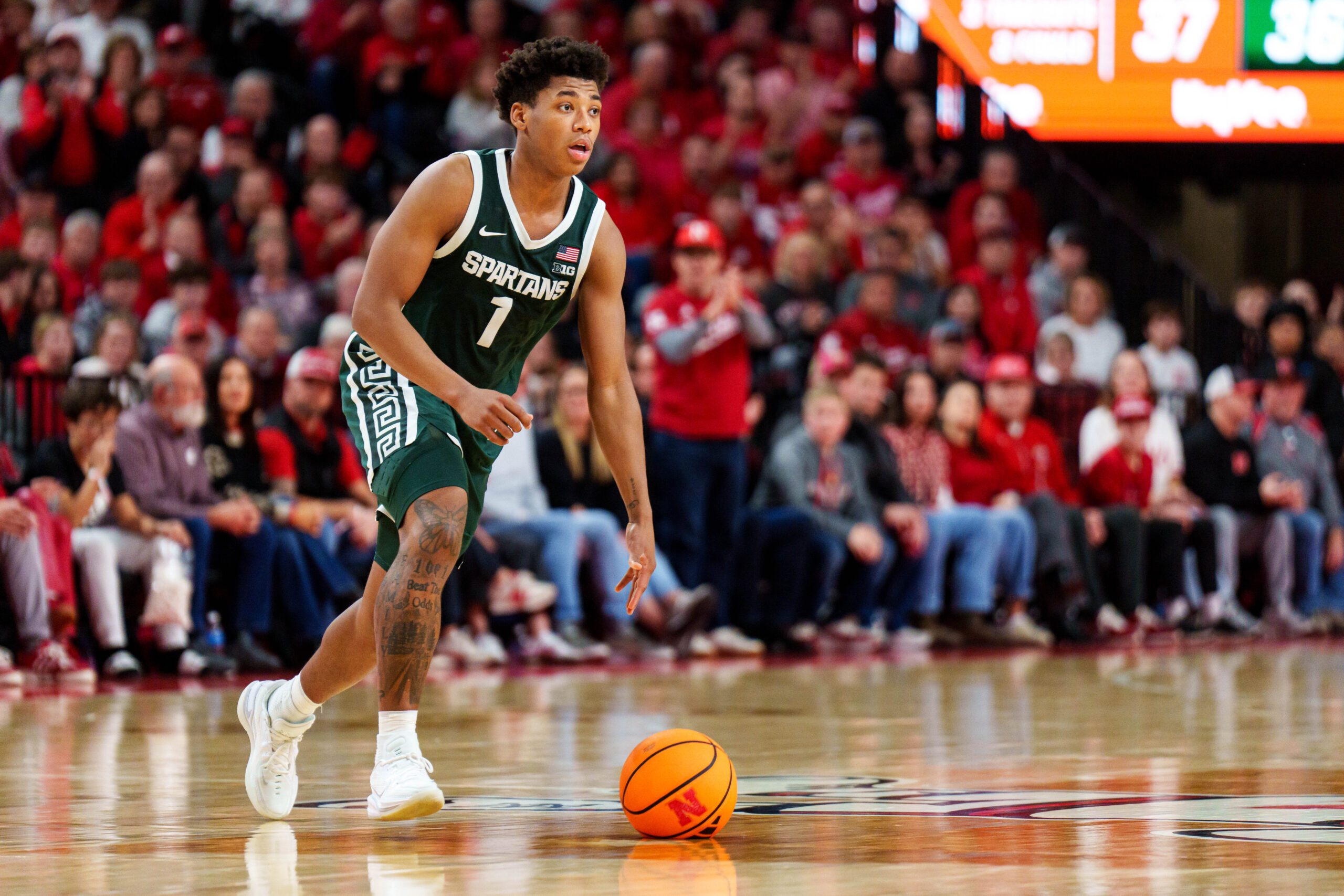 NCAA篮球：密歇根州立主场迎战南加州大学，斯巴达人能否轻松取胜？