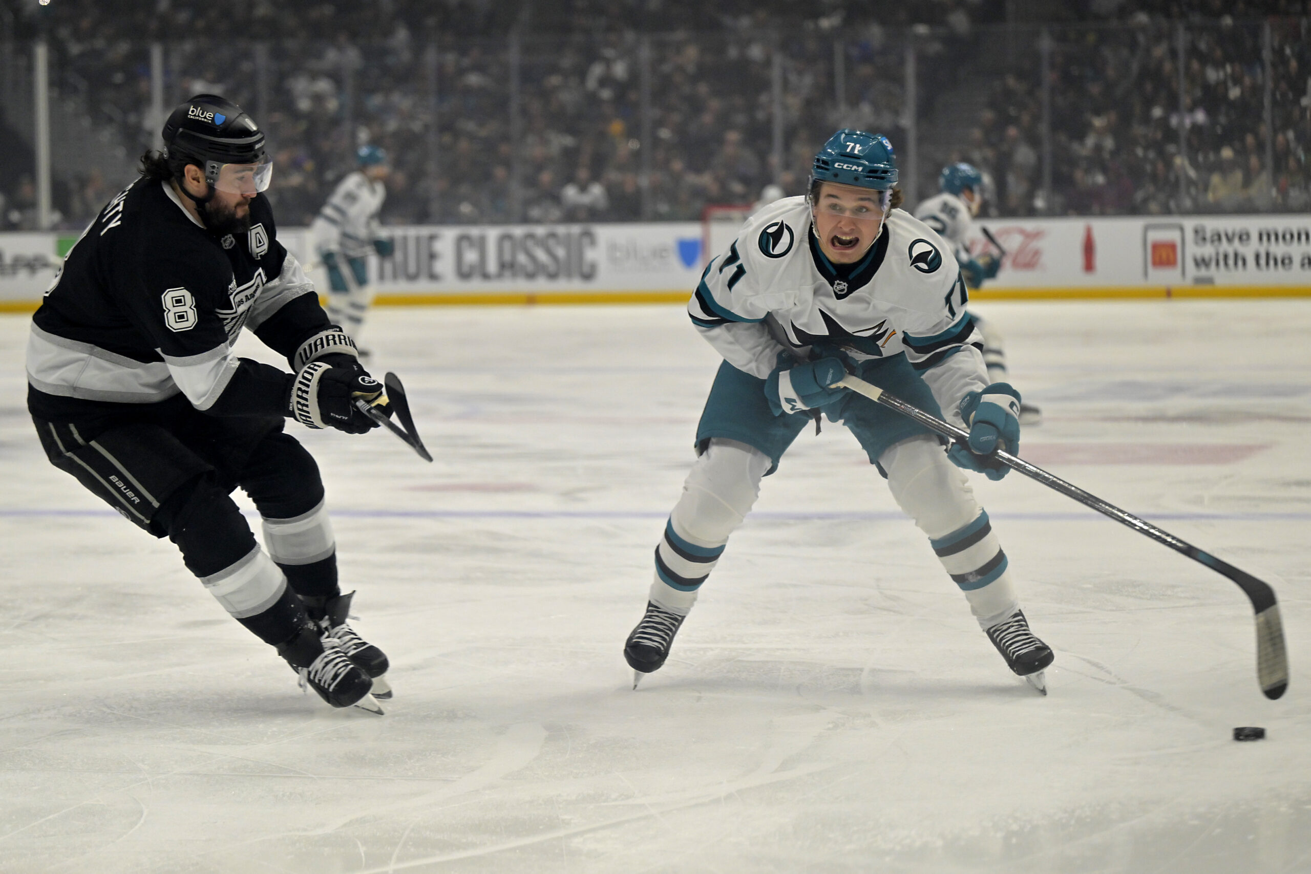 狂野对决！NHL西部外卡战：国王伤兵满营，鲨鱼能否客场掀翻强敌？