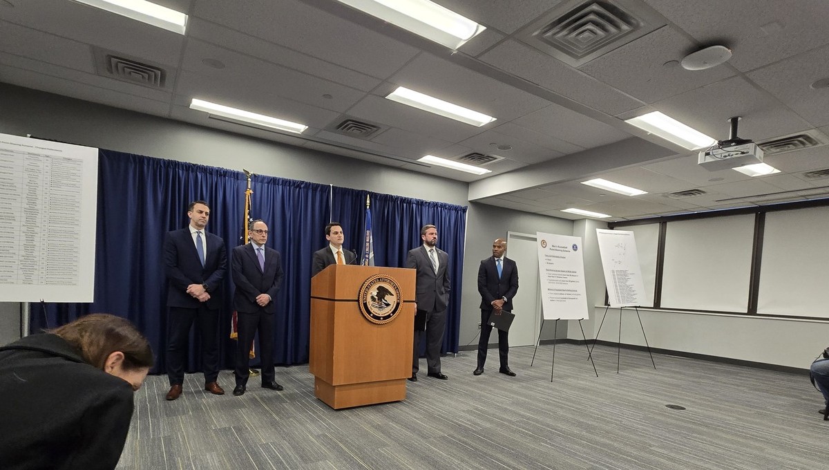 NCAA惊天赌球丑闻曝光：数十名球员涉嫌操纵比赛，涉案金额数百万