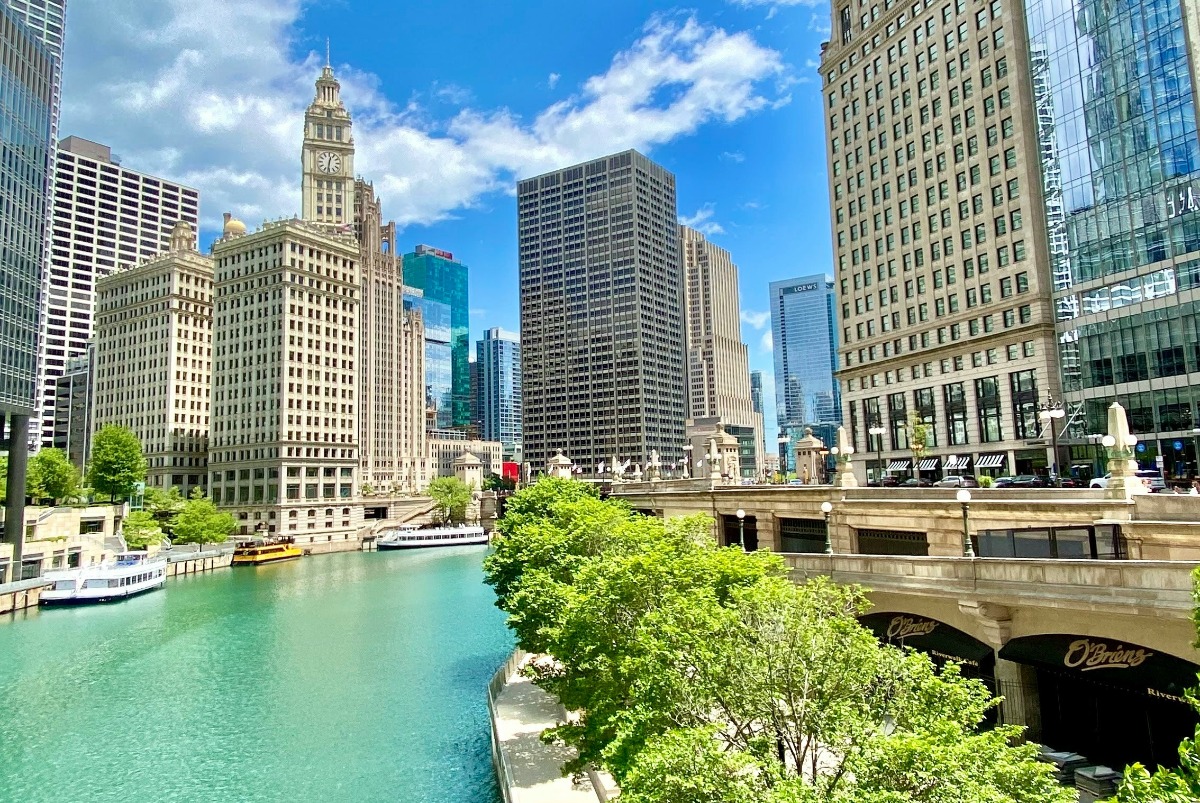 美国多州博彩业动态：伊利诺伊州严打非法平台，南达科他州推进在线体育博彩