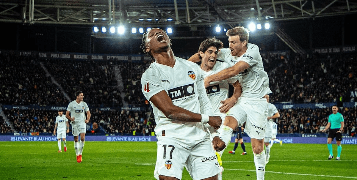 西甲焦点战:比利亚雷亚尔主场迎战瓦伦西亚,欧冠区与保级战的碰撞 西甲焦点战:比利亚雷亚尔主场迎战瓦伦西亚,欧冠区与保级战的碰撞