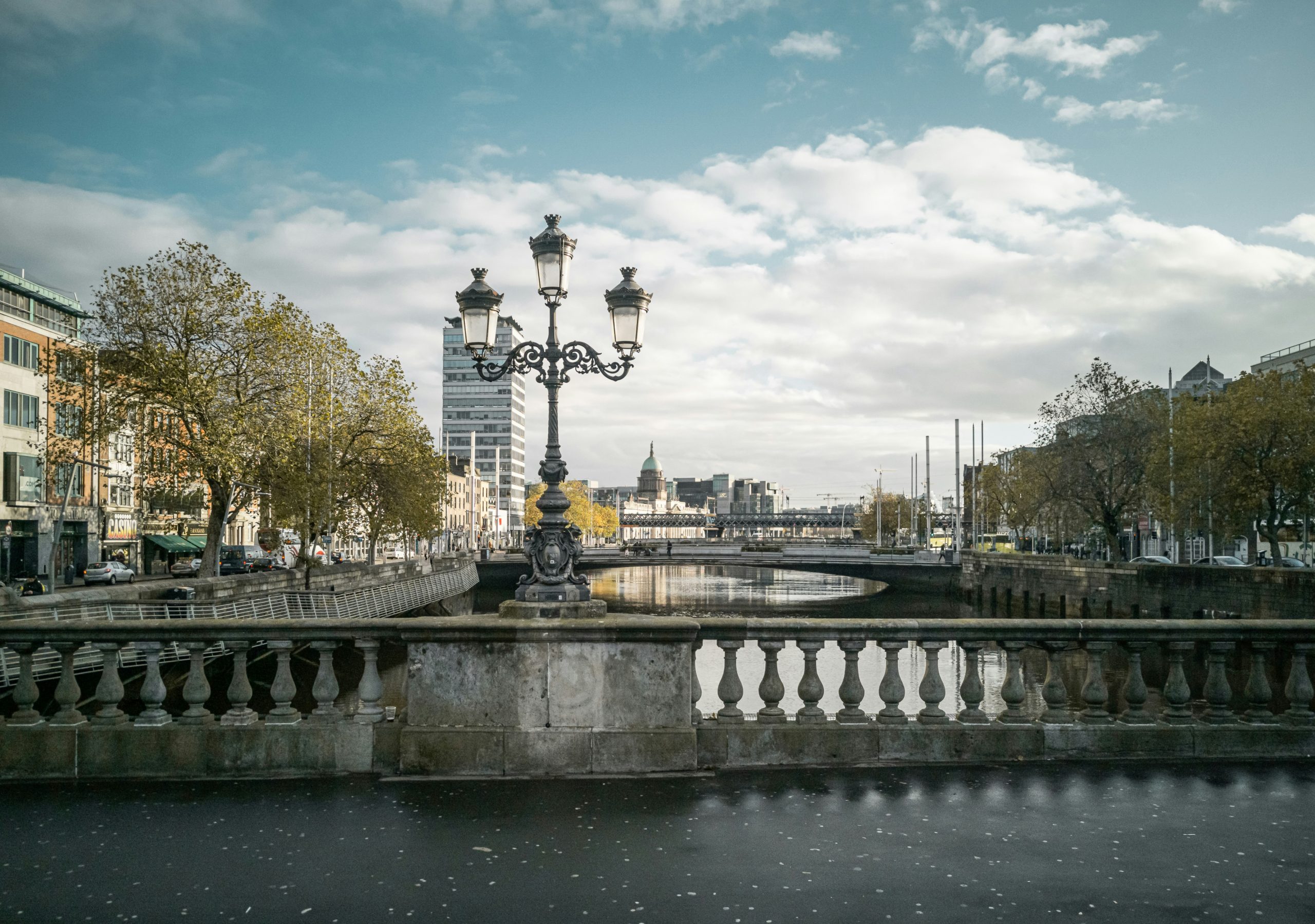 爱尔兰博彩业巨变：新规能否吸引英国运营商，挑战与机遇并存？