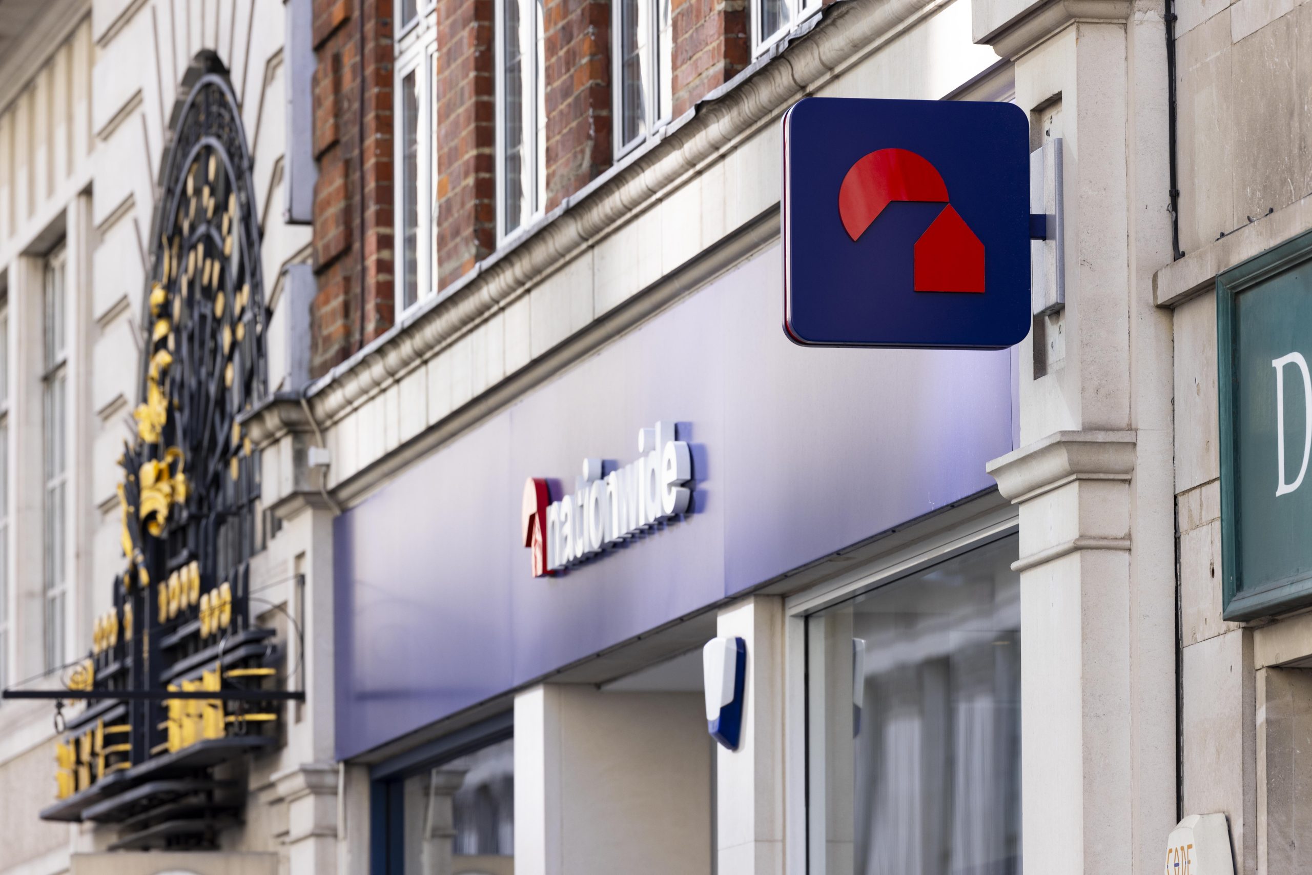 英国博彩业开年狂飙：消费激增9%，世界杯成最大推手