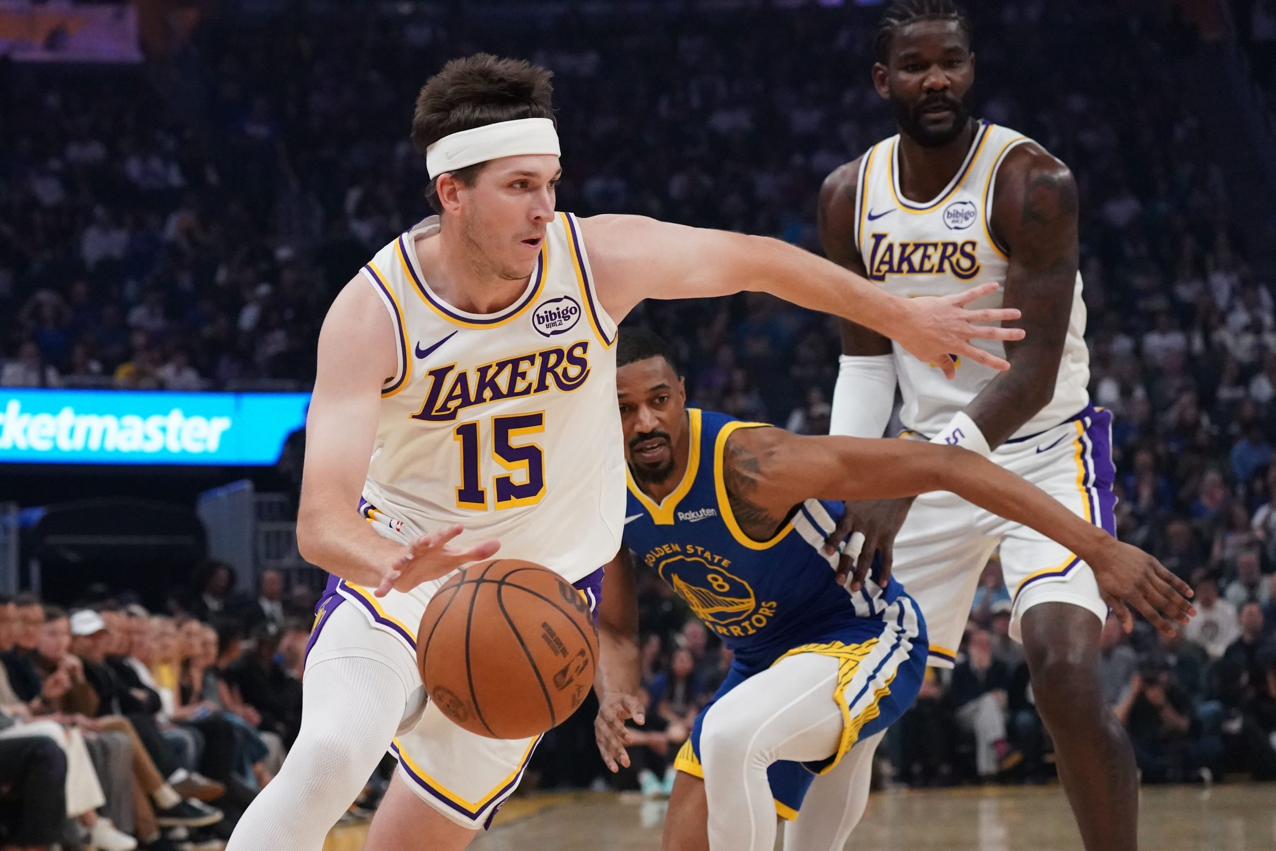 NBA焦点战前瞻：伤病潮下，谁能挺身而出？3月3日球员数据深度分析