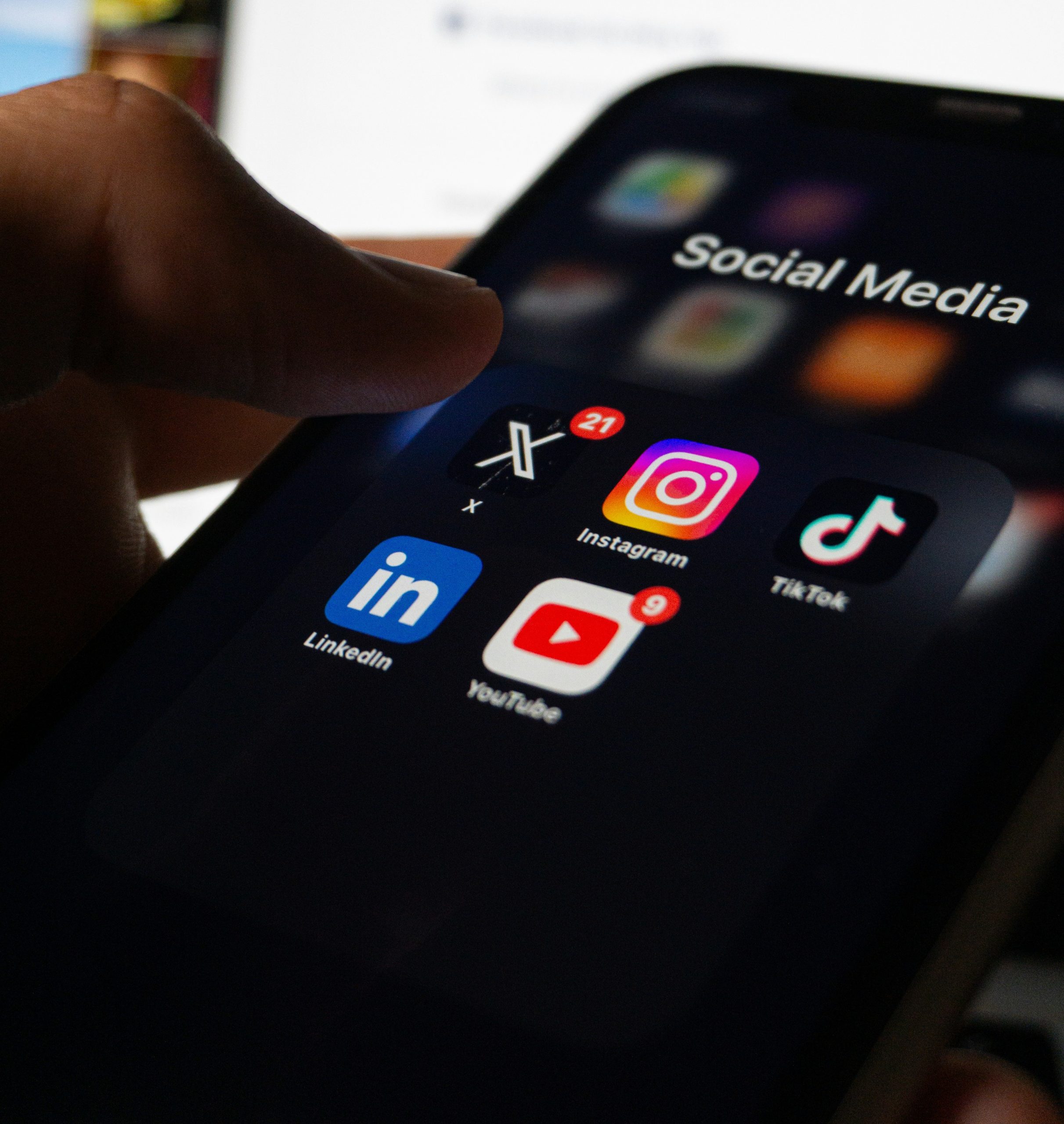 阿扎尔代言博彩陷违规风波：比利时监管机构重拳出击