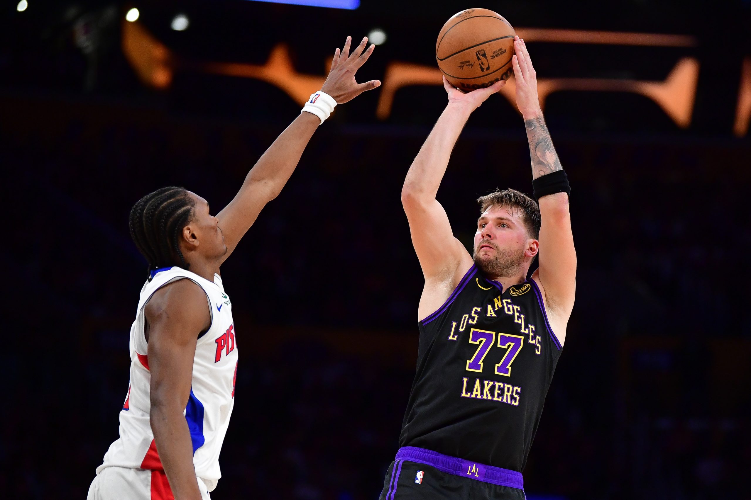 湖人活塞焦点战：伤病潮下的巨星对决与深度盘口解析