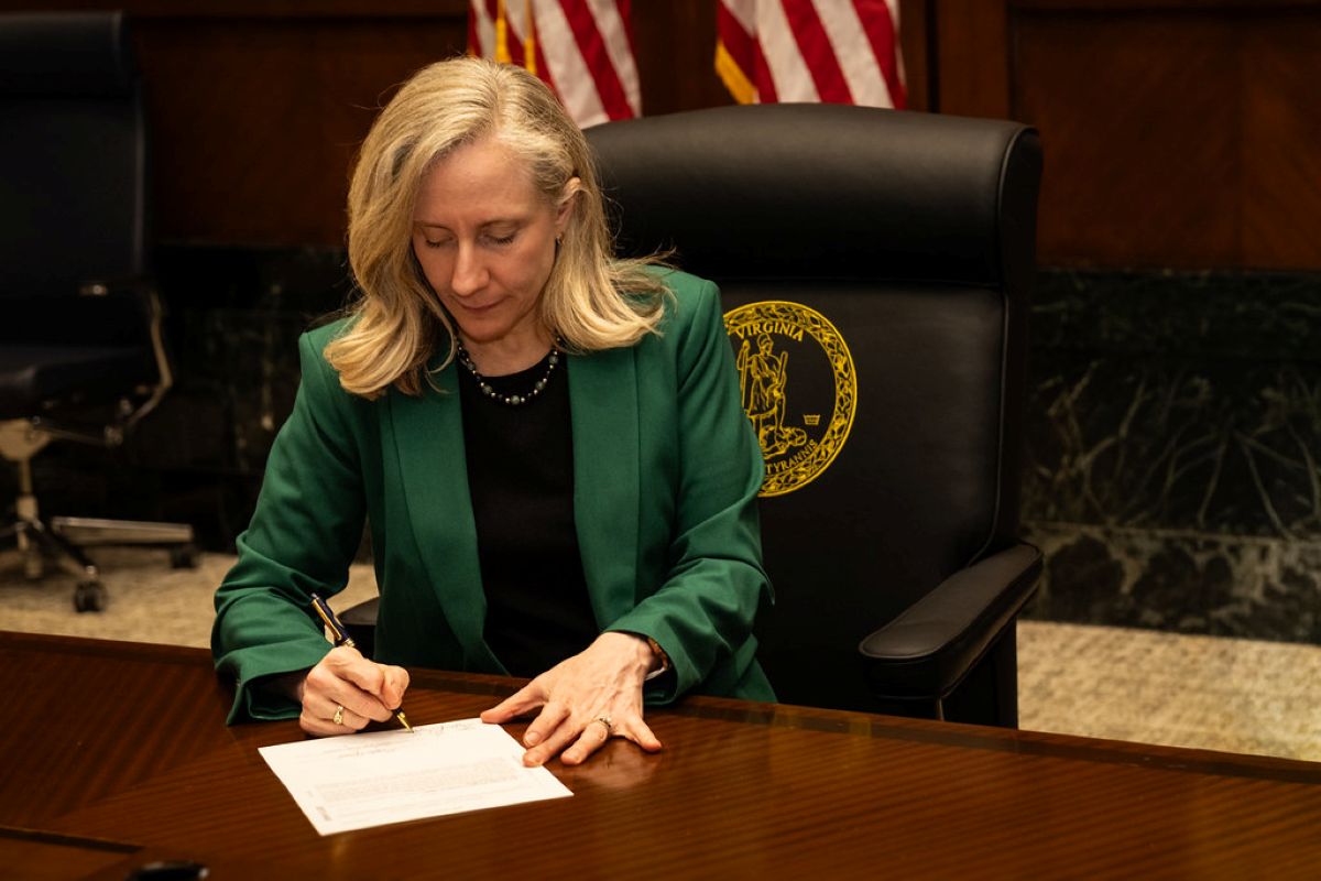 弗吉尼亚州长连否赌博法案：呼吁统一监管，引爆政坛争议