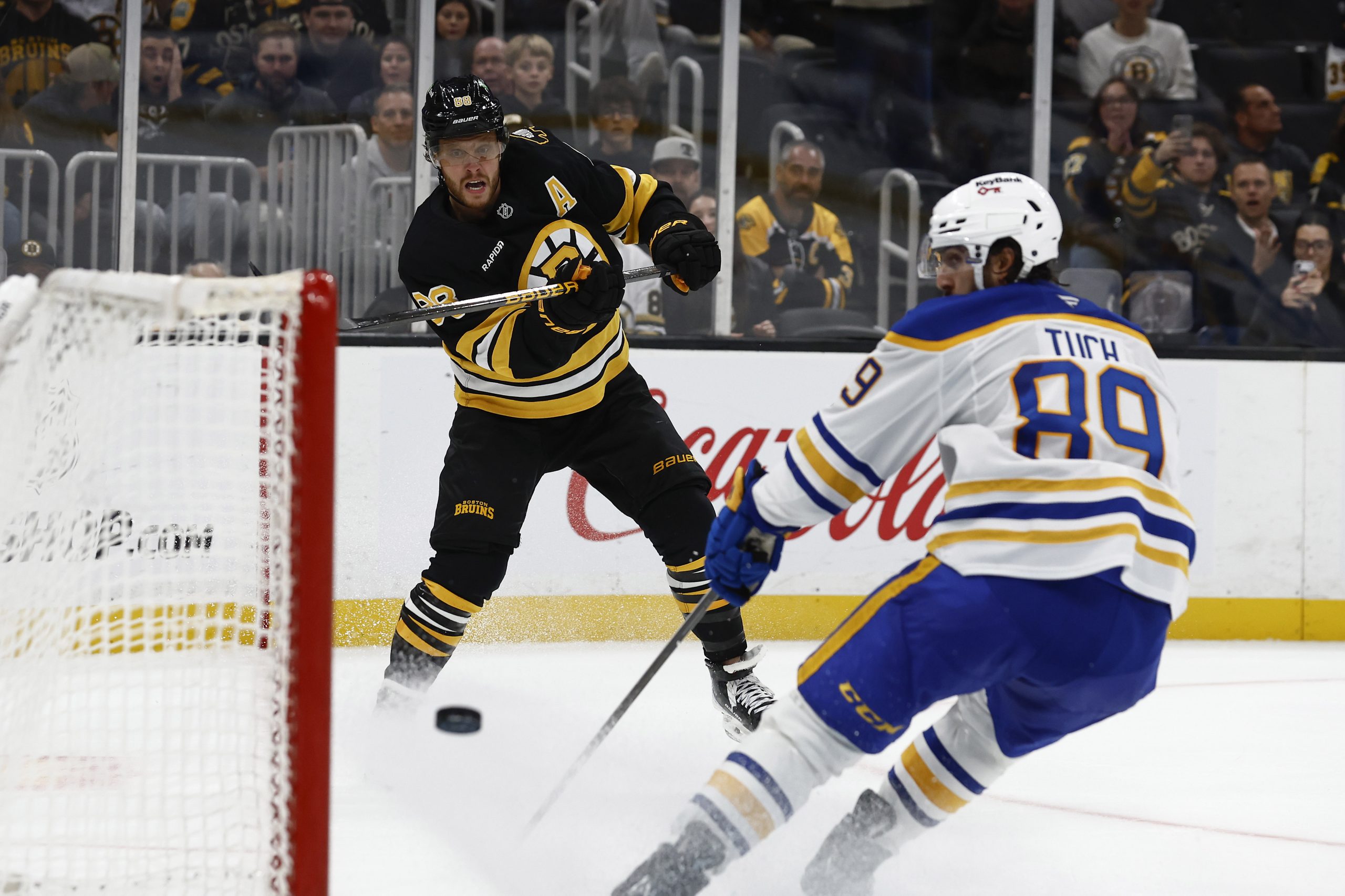 NHL季后赛首轮：黑马军团剑指斯坦利杯，波士顿棕熊能否搅局？