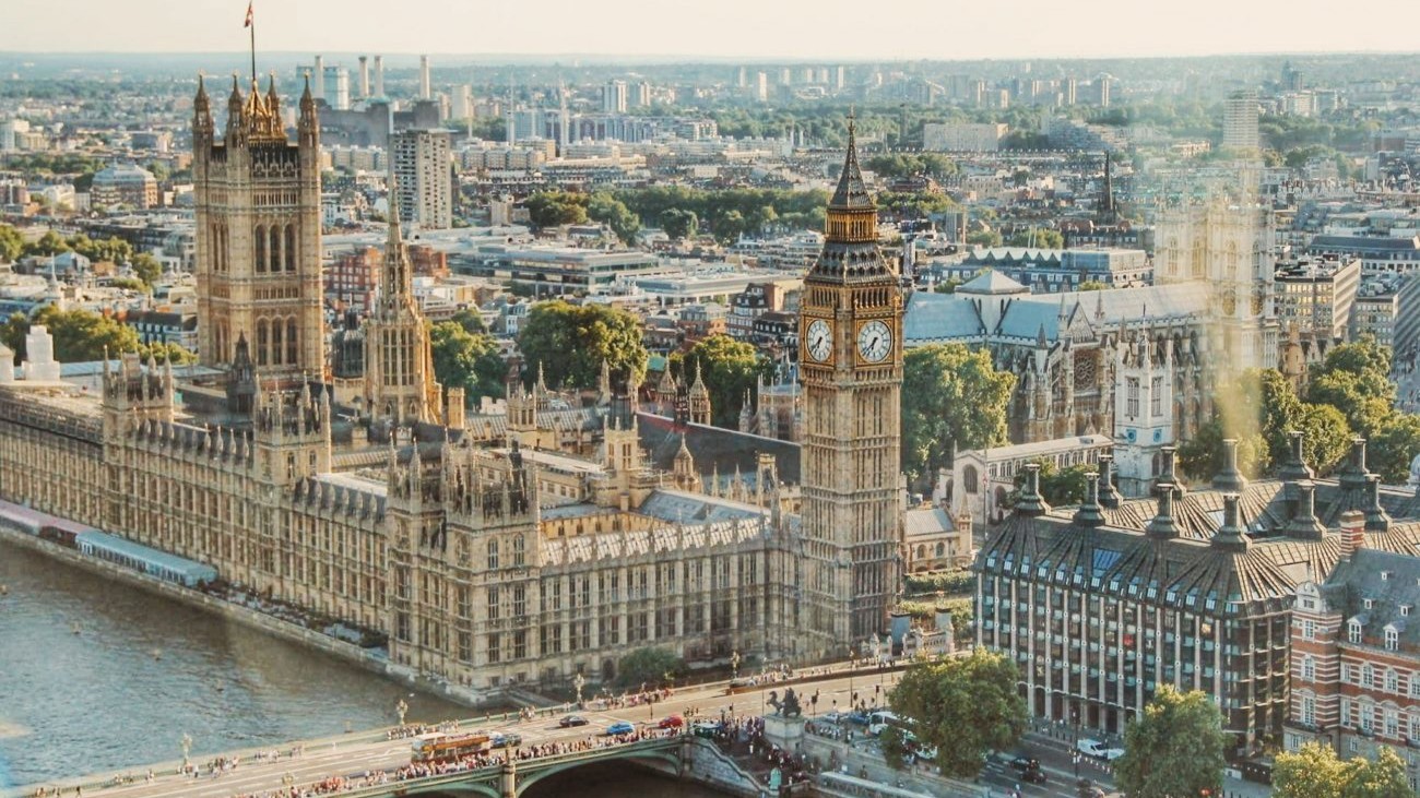 英国赌博广告禁令：是保护还是制造“性感”诱惑？