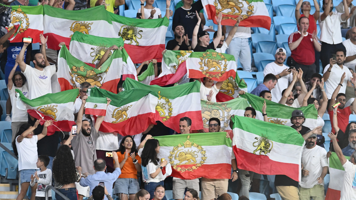 伊朗女足惊变：五名球员澳洲寻求庇护，国际社会高度关注