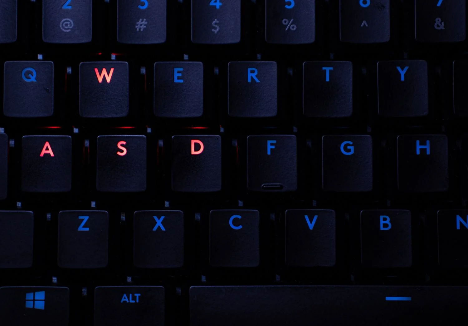 雷蛇Huntsman V3 TKL 8KHz键盘重磅发布:电竞新利器,零延迟制霸赛场 雷蛇Huntsman V3 TKL 8KHz键盘重磅发布:电竞新利器,零延迟制霸赛场