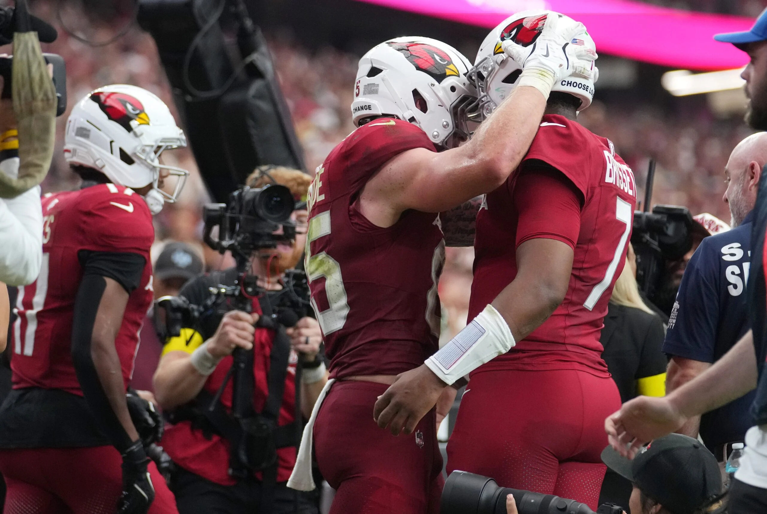 NFL周日焦点:红雀客场挑战49人,球员道具投注深度解析 NFL周日焦点:红雀客场挑战49人,球员道具投注深度解析