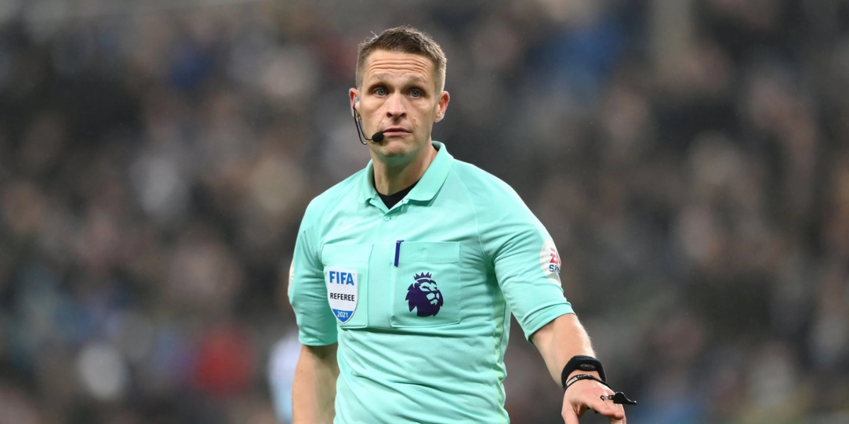 英超天王山之战裁判揭秘：鲍森执法利物浦曼城，争议与期待并存