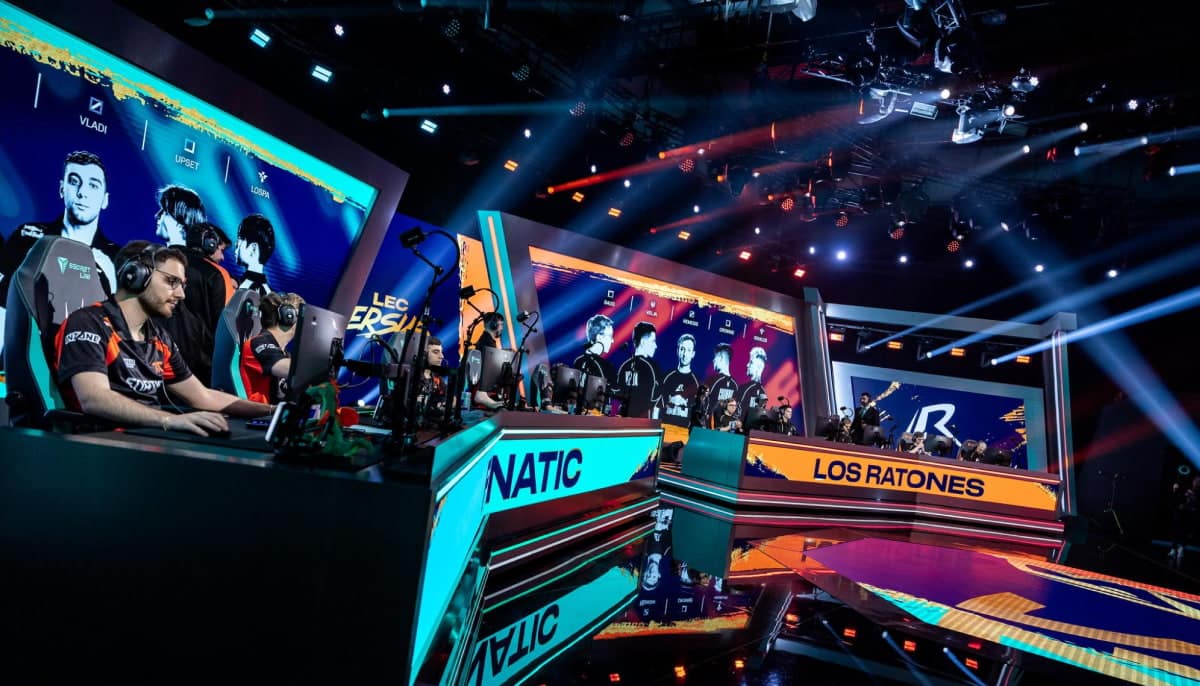 英雄联盟电竞赛事巨变：Riot取消三大赛区奖金池，是福是祸？