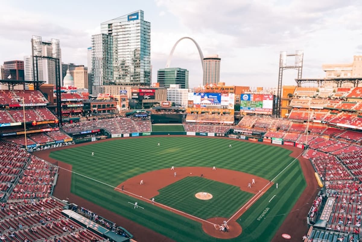 密苏里州体育博彩首月数据：投注狂潮，税收惨淡