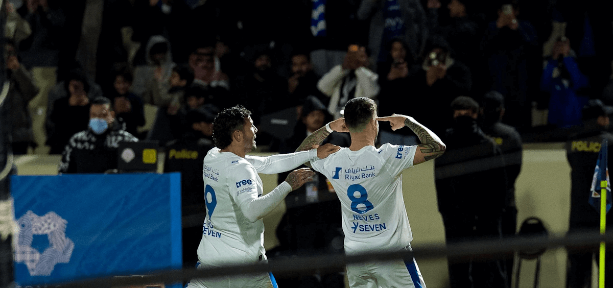 沙特联赛：利雅得新月客战阿科多，榜首之争与保级大战