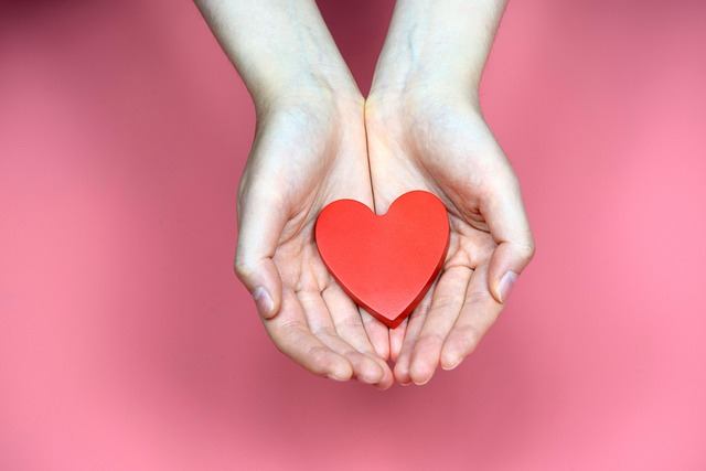 猎人谷妈妈喜中20万澳元乐透巨奖：从天而降的惊喜与爱心回馈