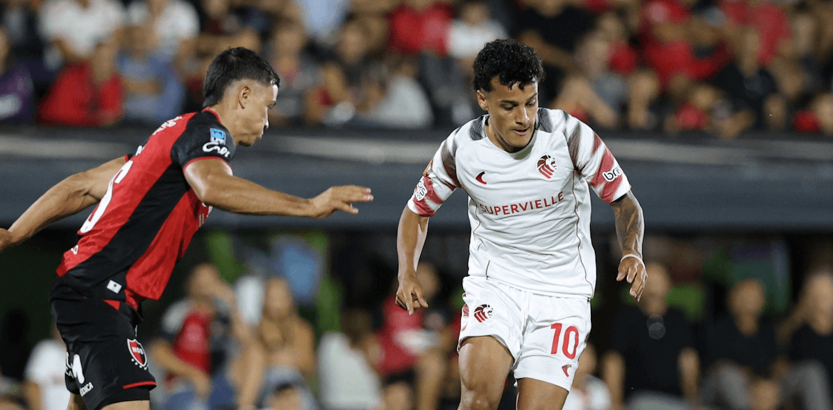 阿甲巅峰对决：大学生队vs萨斯菲尔德，不败金身谁能打破？