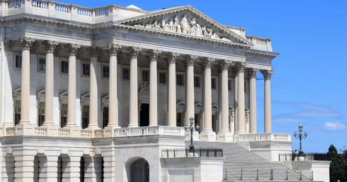 美国中期选举：共和党危机四伏，民主党参议院翻盘在望？