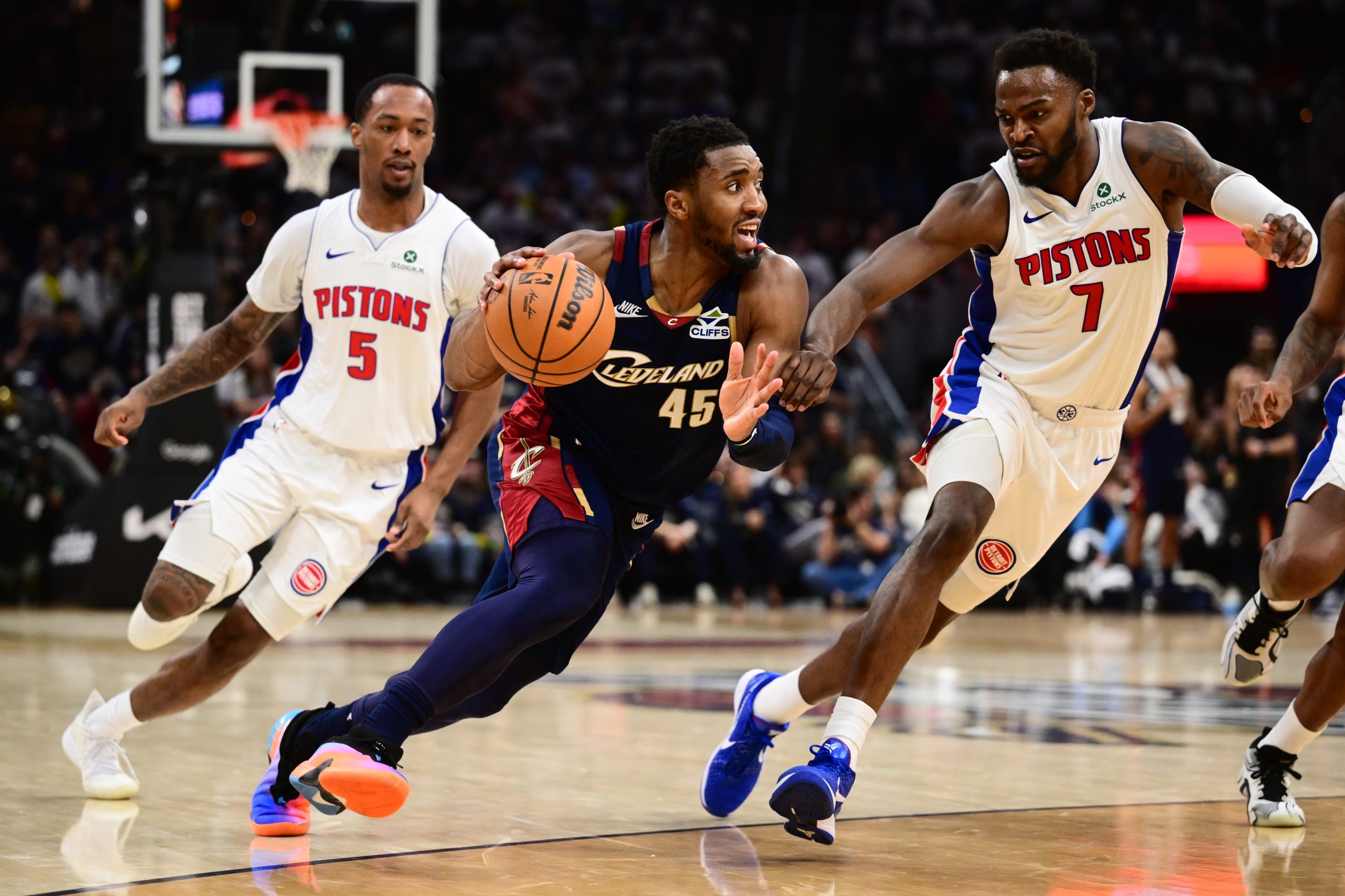 NBA季后赛天王山之战:活塞主场能否再下一城? NBA季后赛天王山之战:活塞主场能否再下一城?