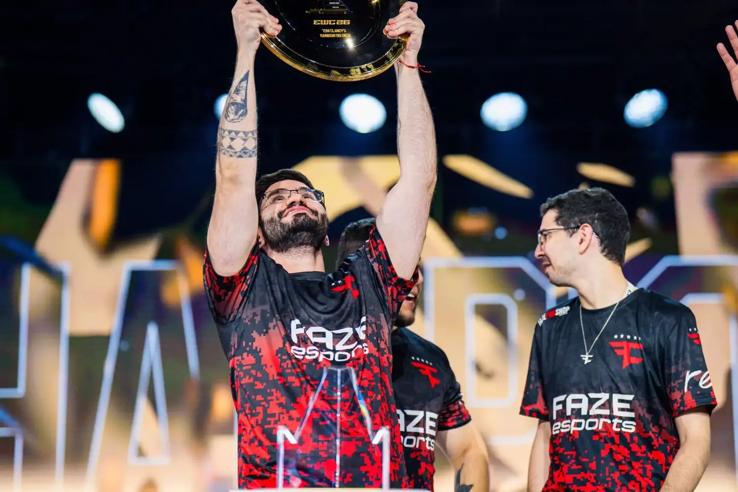 FaZe Clan加冕EWC 2026彩虹六号冠军,三巨头创历史 FaZe Clan加冕EWC 2026彩虹六号冠军,三巨头创历史
