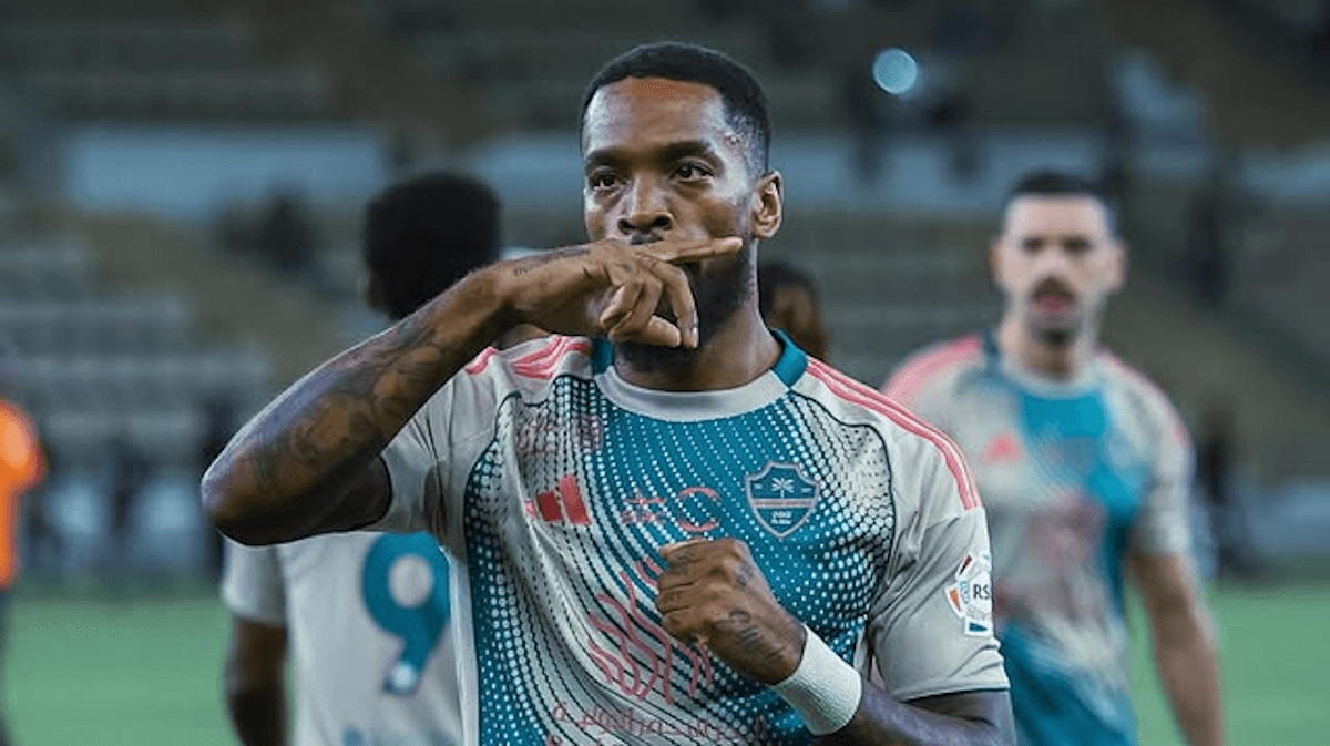 阿森纳3-2逆转伯恩茅斯，赖斯双响闪耀，托尼隔空点赞，枪手剑指利物浦