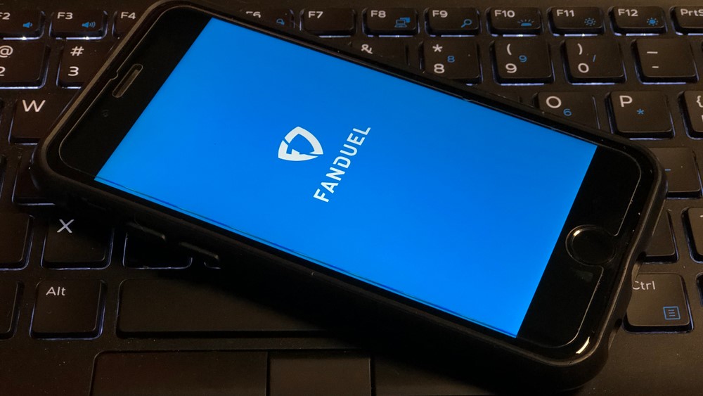 范德尔季后赛取消伤病保护引争议：Kittle受伤，玩家权益何在？