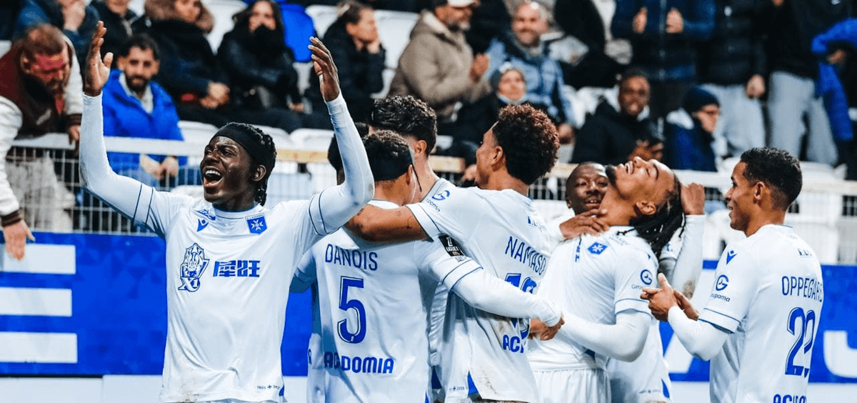 法甲焦点战：朗斯主场迎战欧塞尔，榜首追逐者能否轻松拿下保级队？