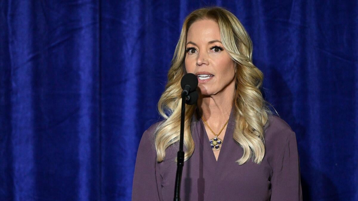 湖人内讧升级：珍妮-巴斯与詹姆斯关系破裂？ESPN猛料引爆洛城